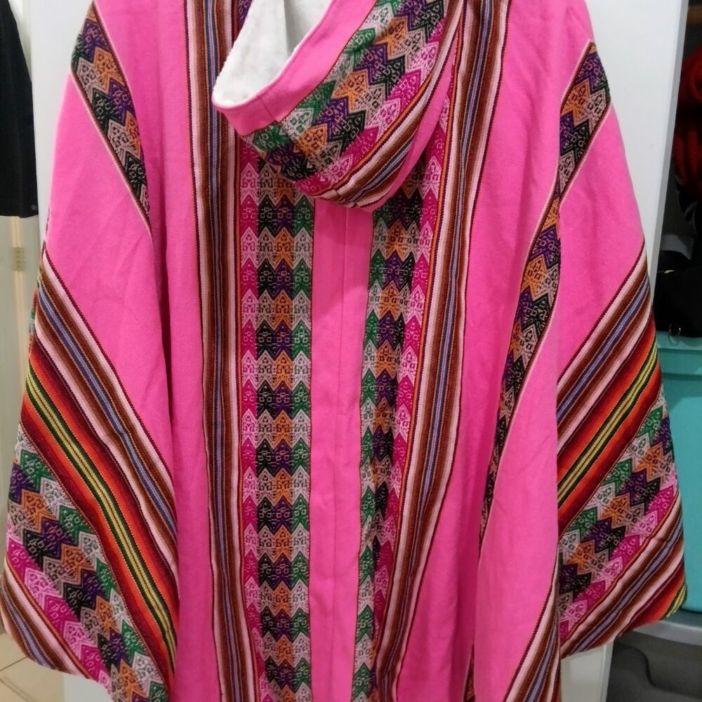 Pitusa Peruvian-style Hooded Poncho - Picture 2 of 9